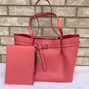 Nwt! Michael Kors Purse And Wristlet